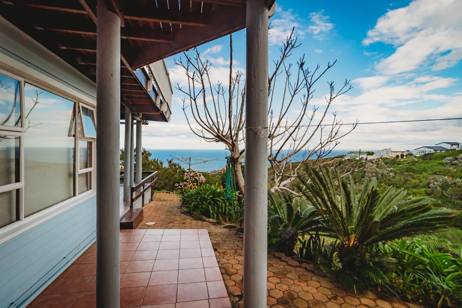 5 Bedroom Property for Sale in Herolds Bay Western Cape